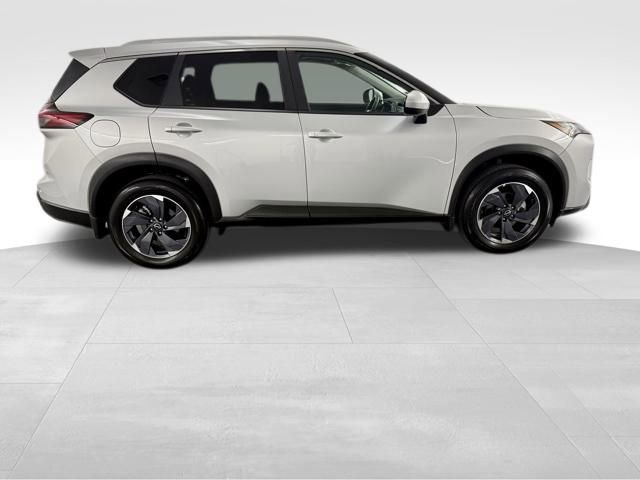 Used 2025 Nissan Rogue SV w/ SV Premium Package image 10