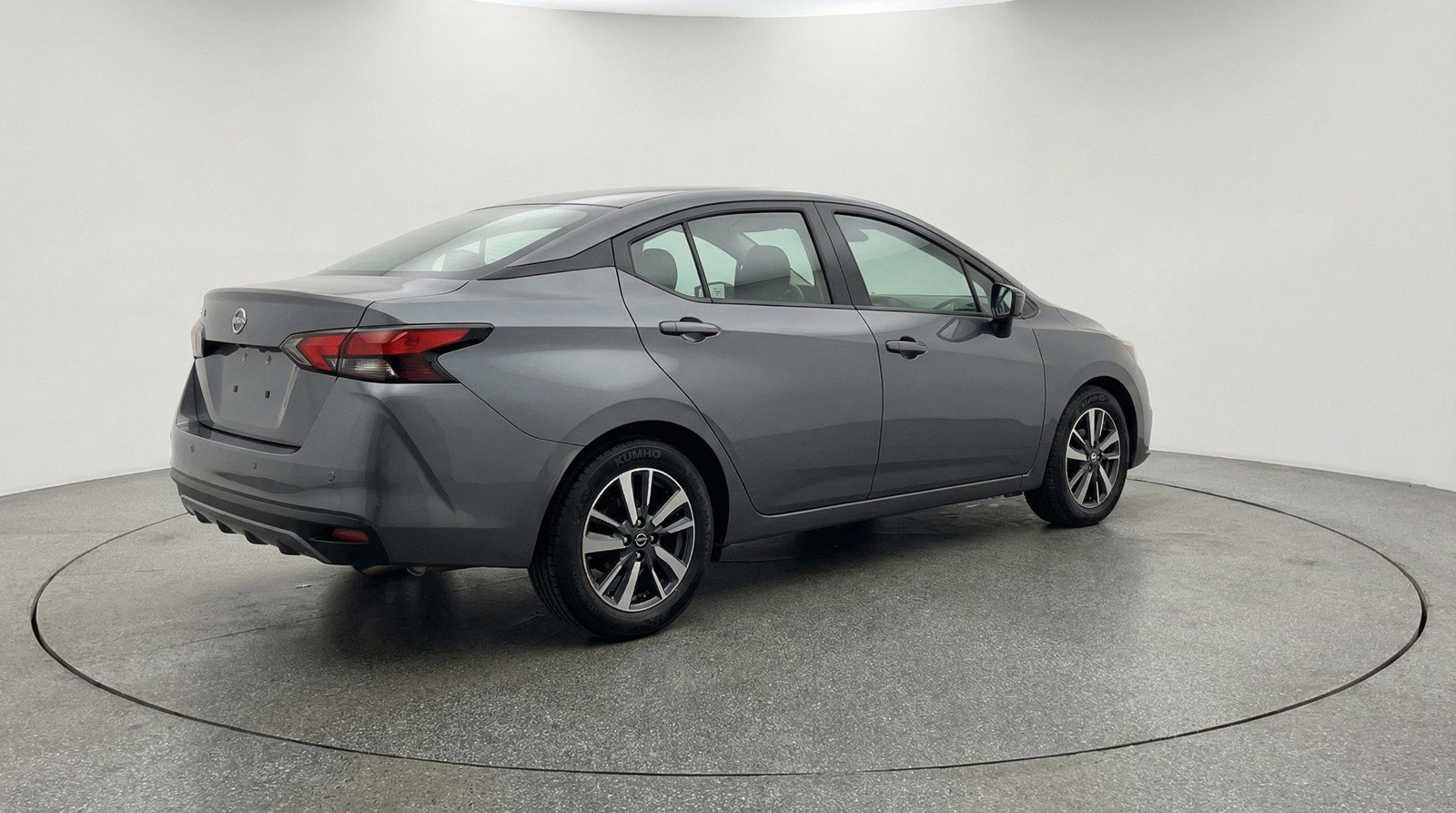 Used 2025 Nissan Versa SV image 9