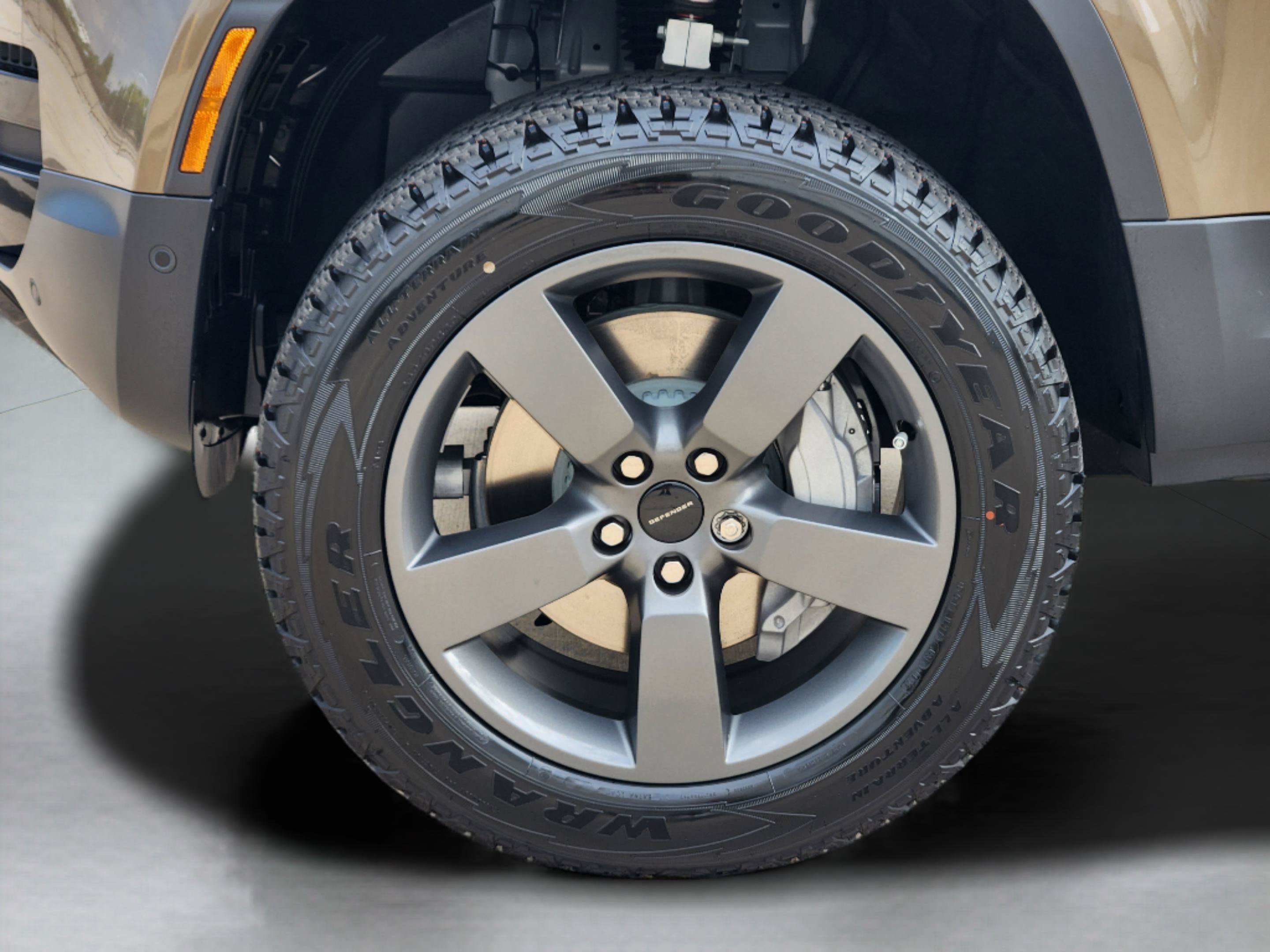 New 2026 Land Rover Defender 110 S AWD/4WD image 32