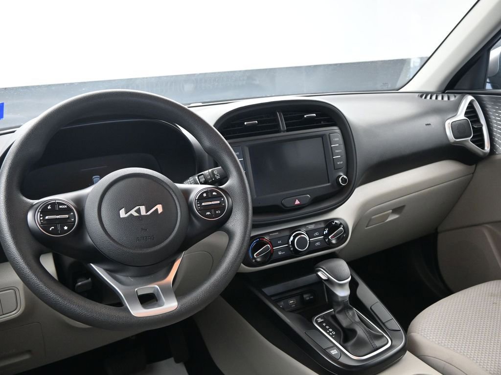 Used 2025 Kia Soul LX w/ LX Technology Package image 24