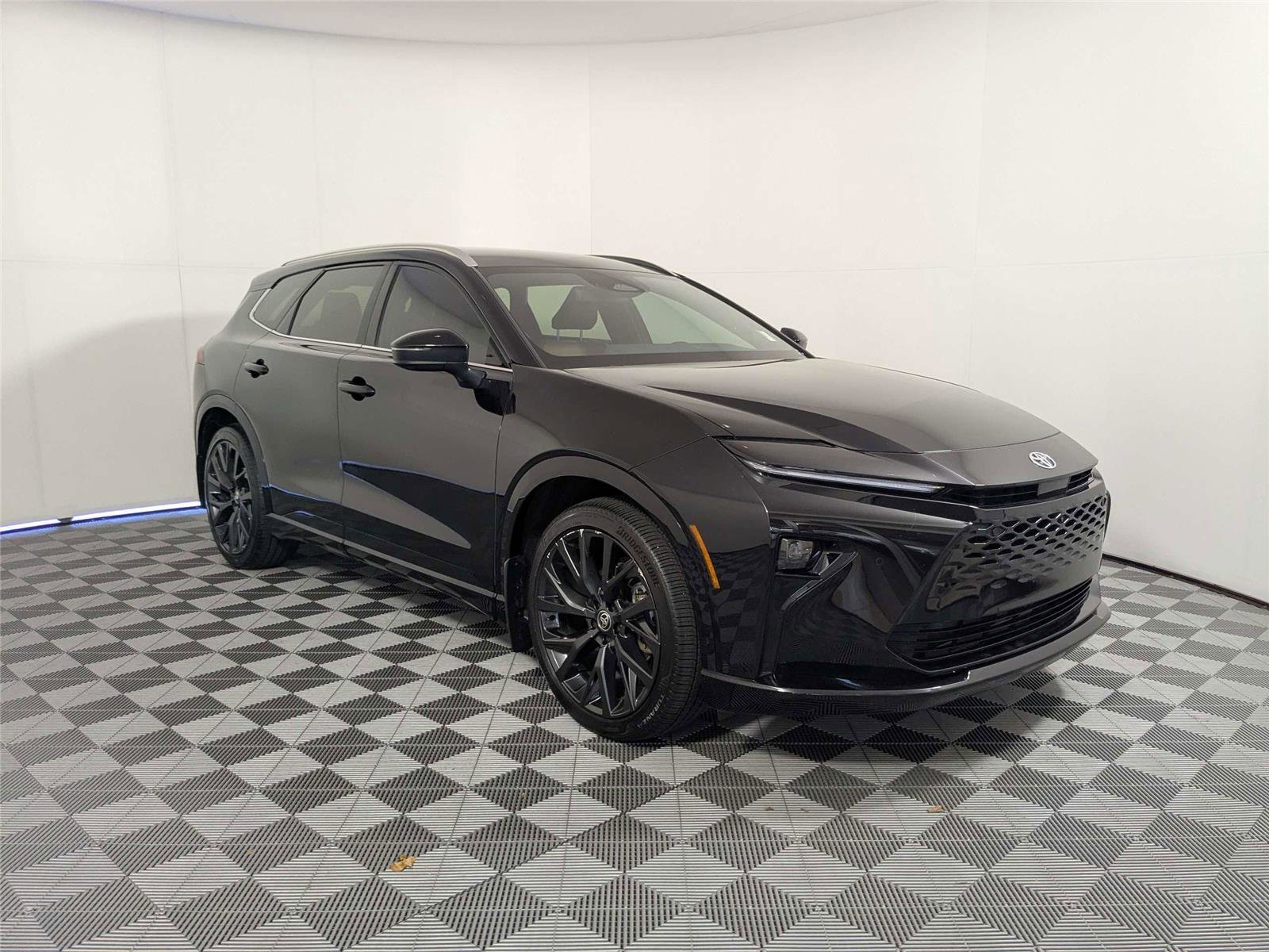 Certified 2025 Toyota Crown Signia w/ Advanced Technology Package AWD/4WD image 4