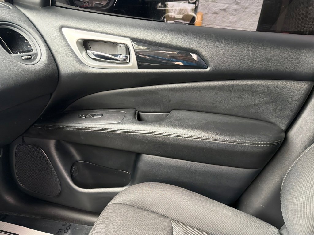 Used 2020 Nissan Pathfinder S AWD/4WD image 31