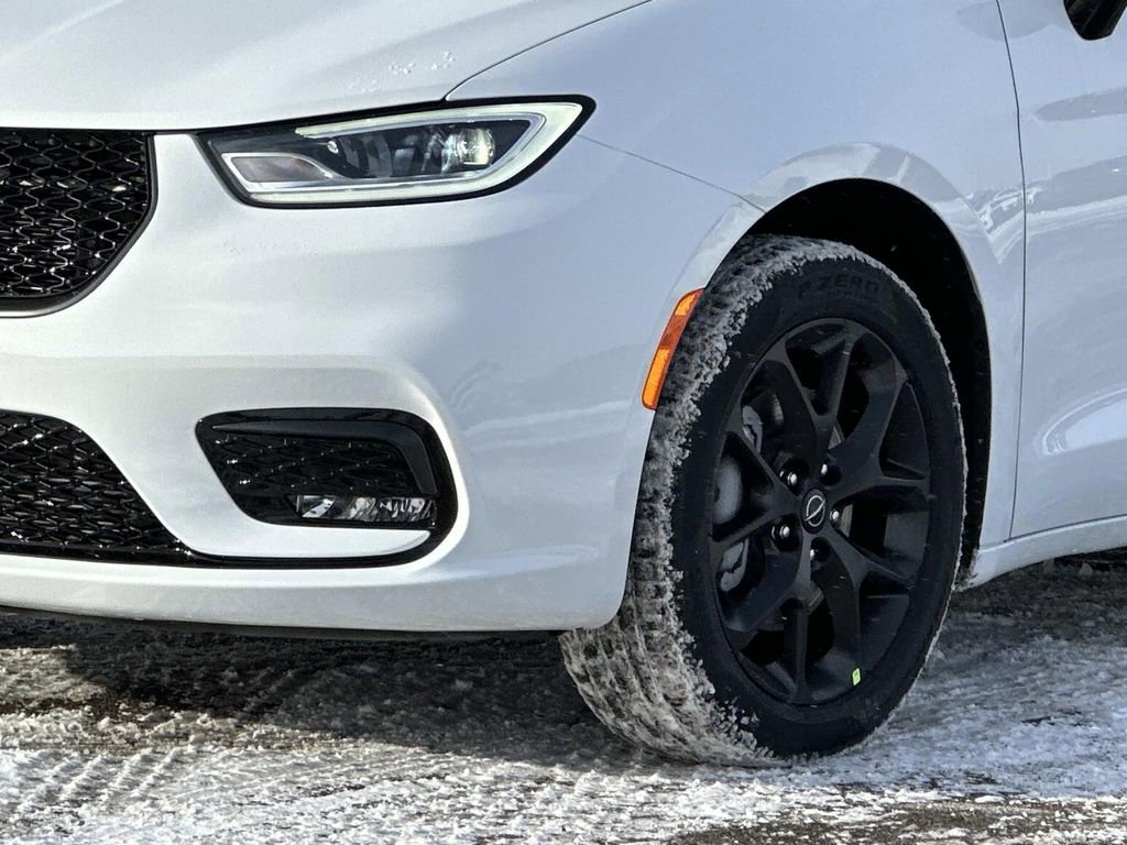 New 2026 Chrysler Pacifica Limited w/ S Appearance Package image 7
