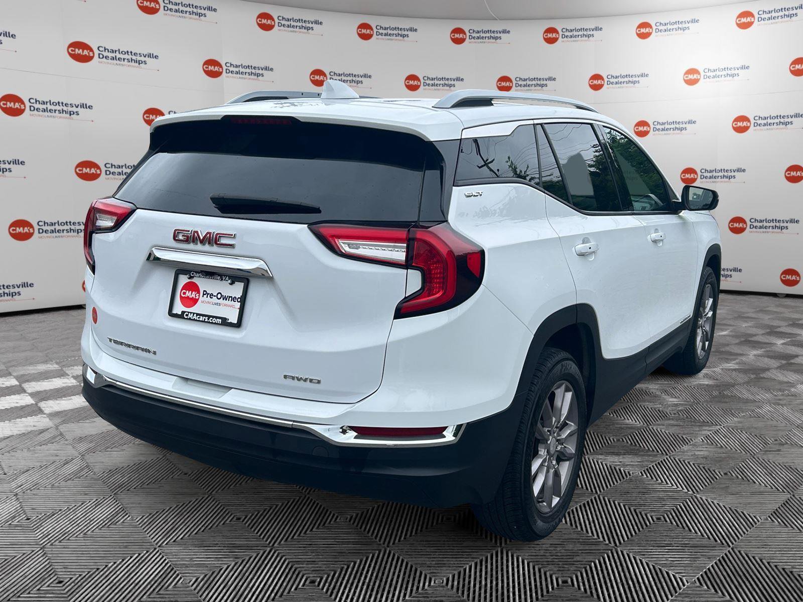 Used 2024 GMC Terrain SLT AWD/4WD image 5