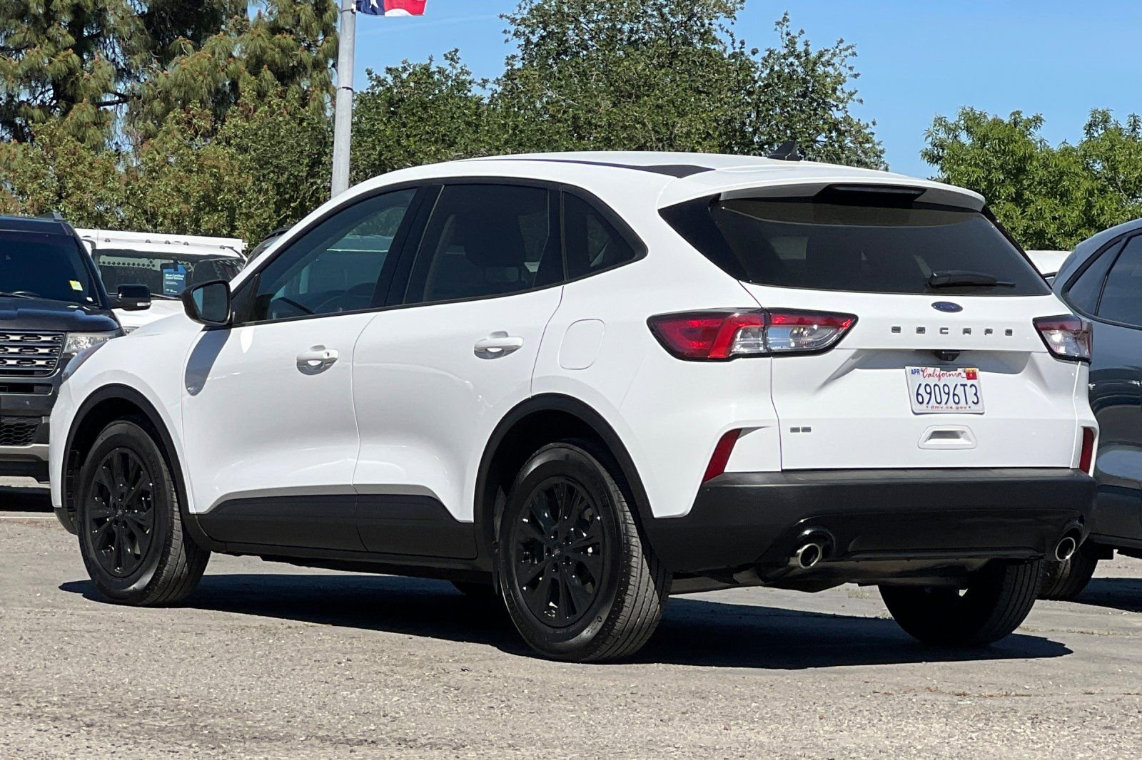 Certified 2022 Ford Escape SE w/ SE Sport Appearance Package image 6