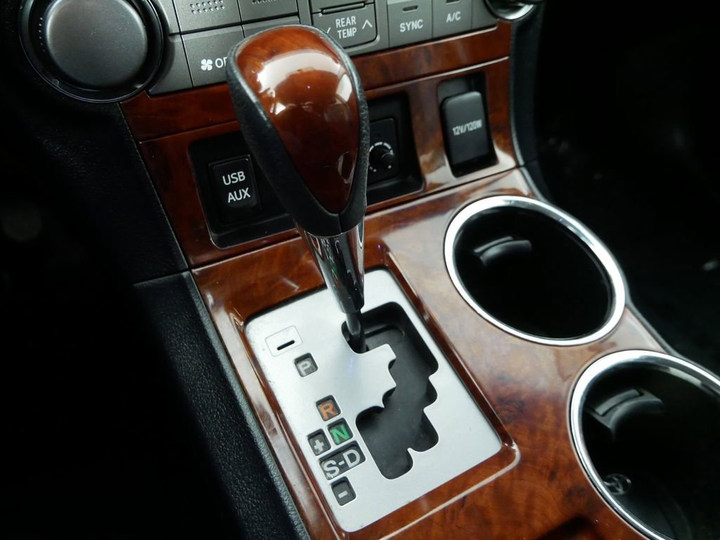 Used 2012 Toyota Highlander Limited w/ Tow Pkg image 31