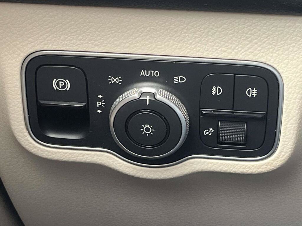 Certified 2023 Mercedes-Benz GLB 250 4MATIC w/ Premium Package image 32