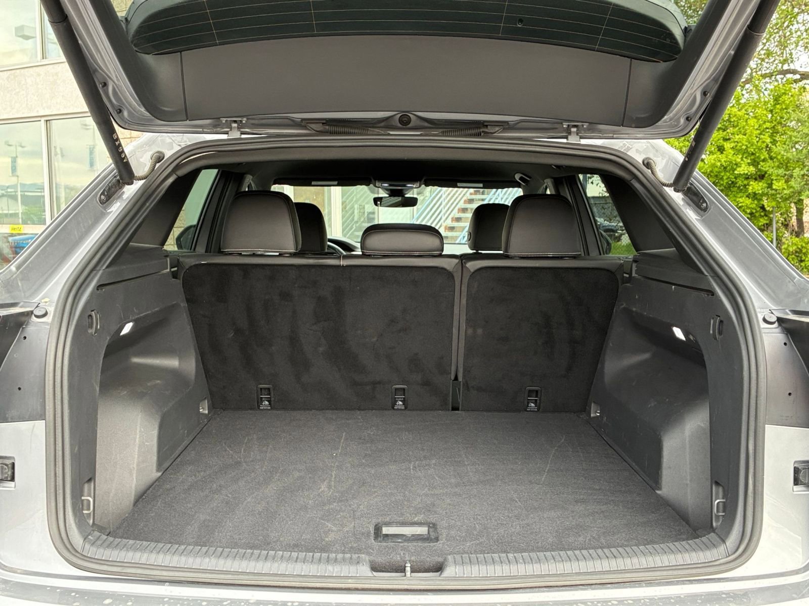 Used 2025 Volkswagen Atlas Cross Sport SE image 33