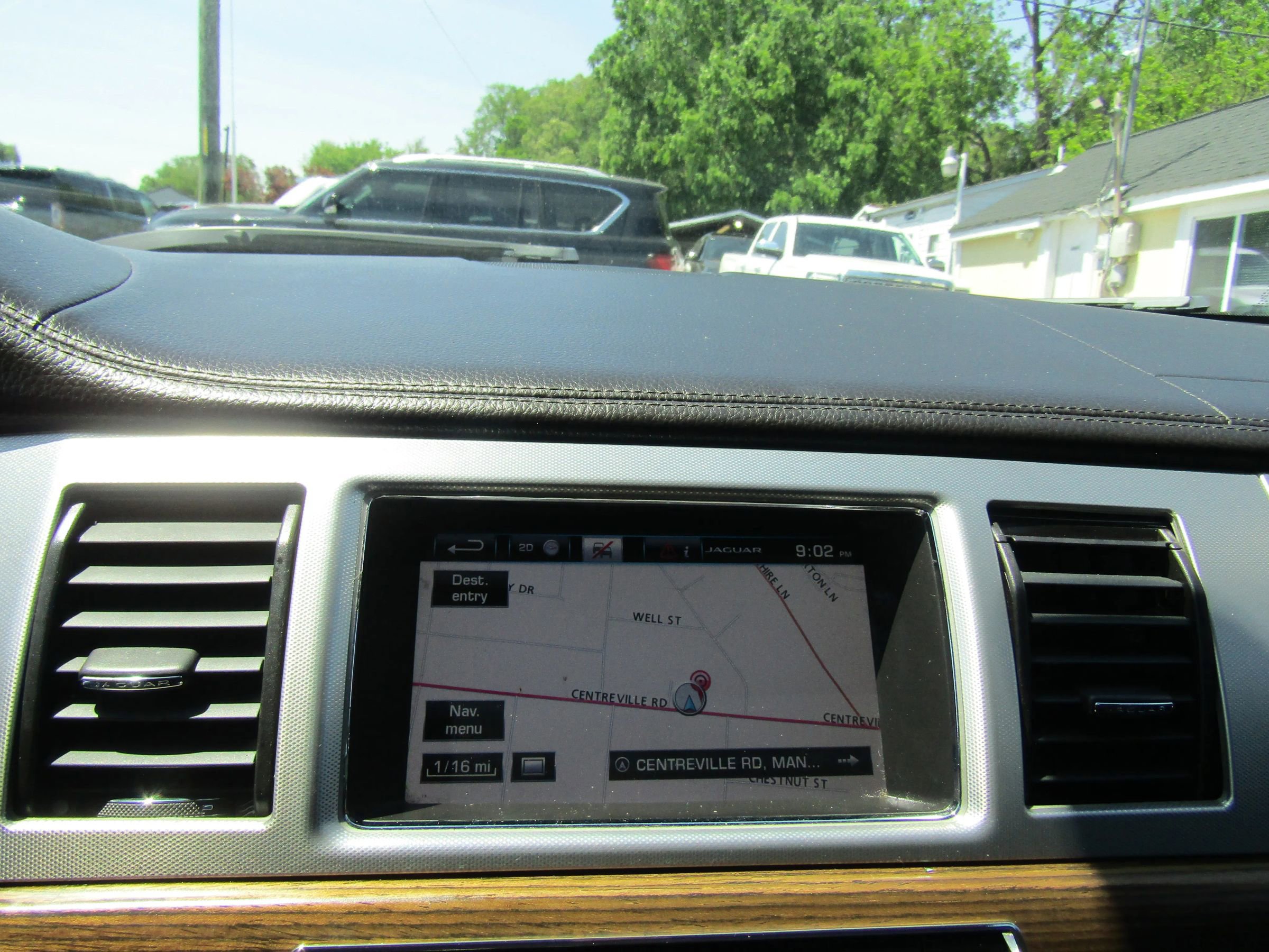 Used 2014 Jaguar XF RWD image 25