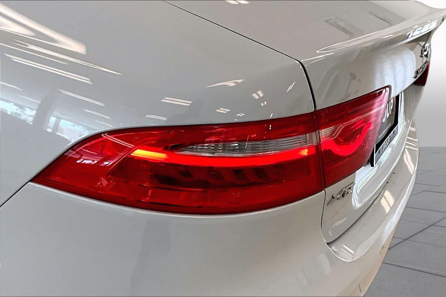 Used 2018 Jaguar XE Portfolio RWD image 28