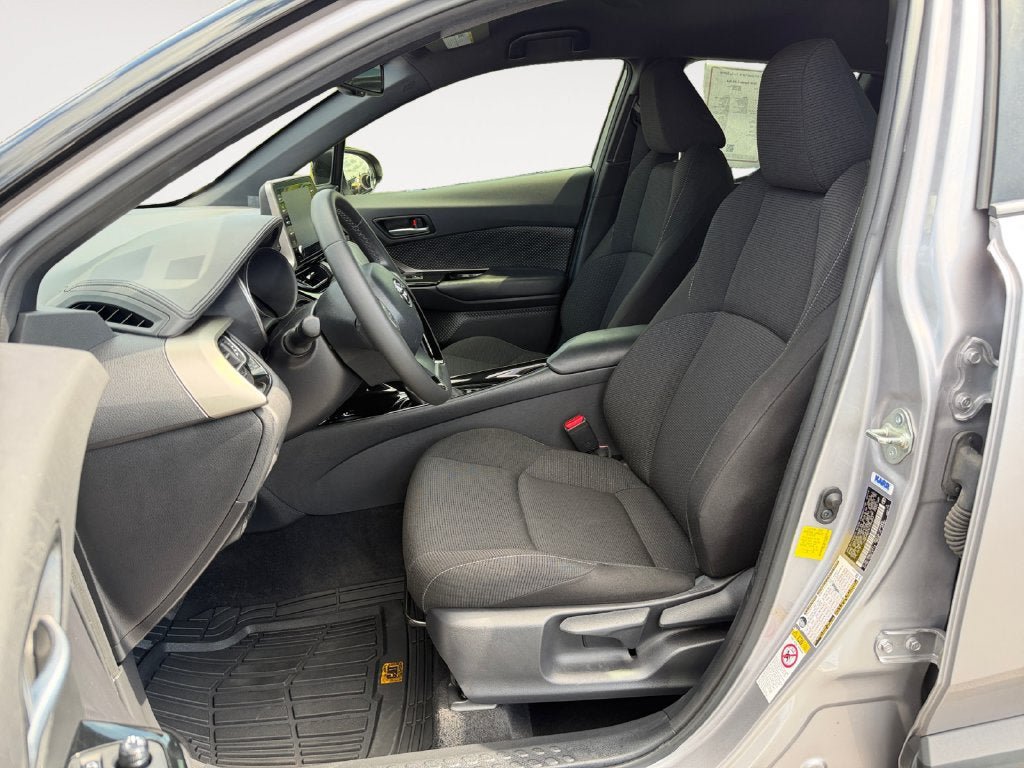 Used 2019 Toyota C-HR XLE FWD image 7