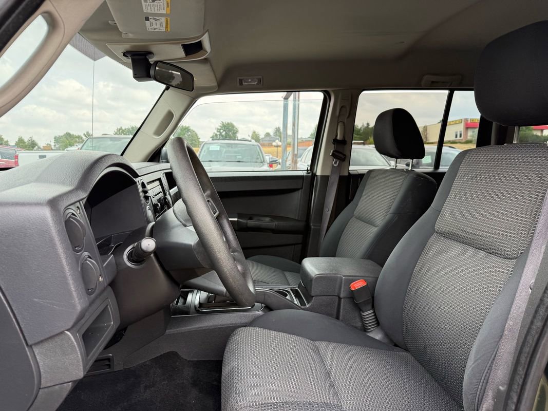 Used 2008 Jeep Commander Sport image 15