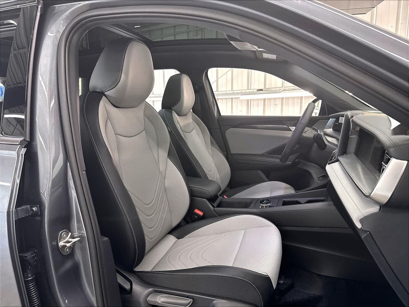 New 2026 Volkswagen Tiguan SE R-Line AWD/4WD image 11