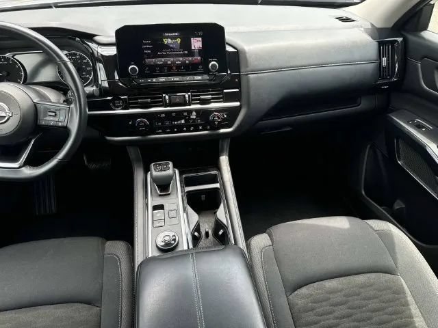 Certified 2025 Nissan Pathfinder SV AWD/4WD image 16