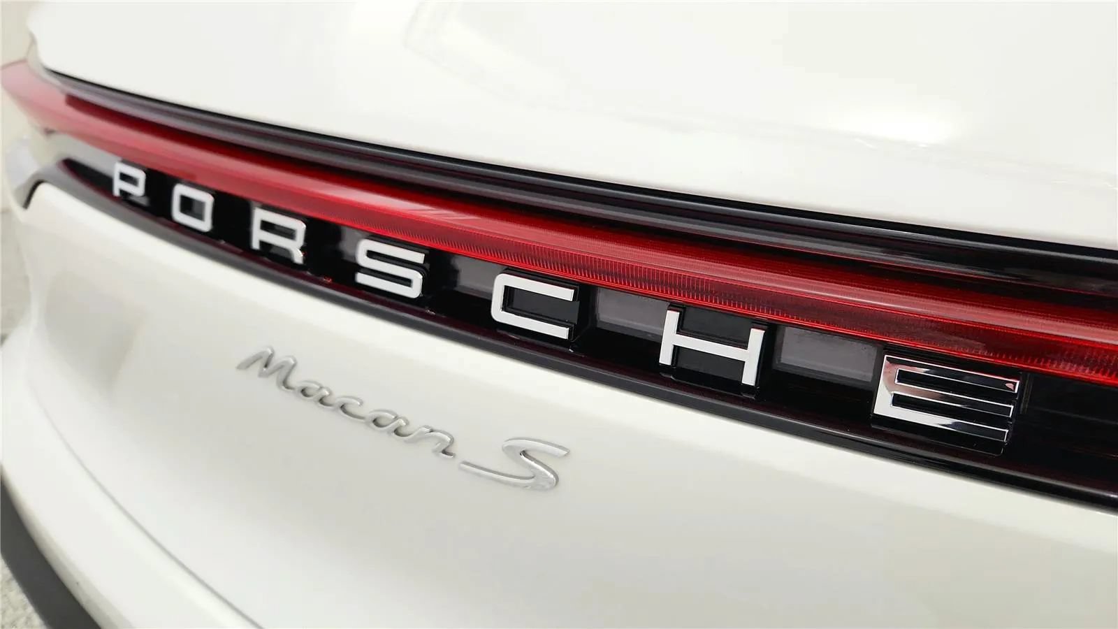 Used 2022 Porsche Macan S AWD/4WD image 16