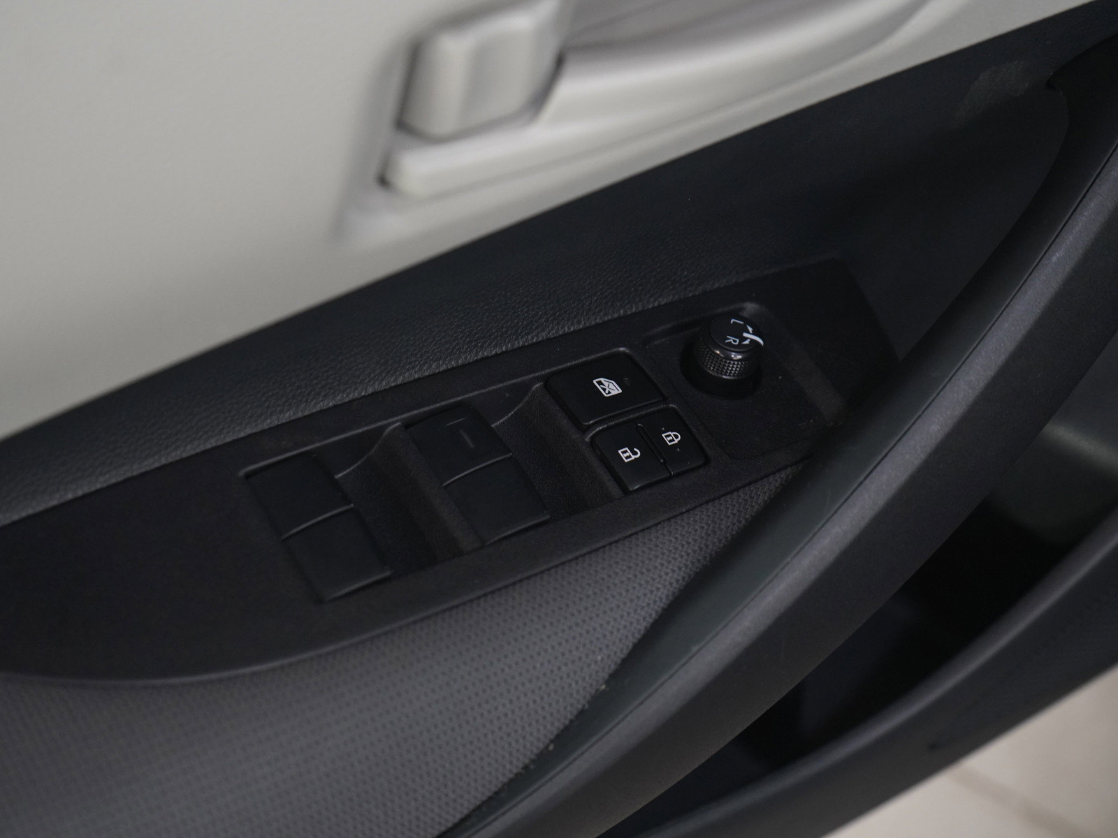 Used 2025 Toyota Corolla LE w/ LE Premium Package image 18