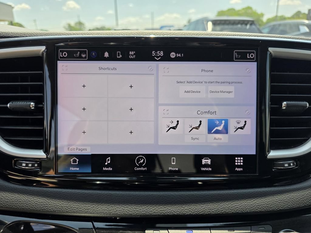 Used 2023 Chrysler Pacifica Touring-L FWD image 19