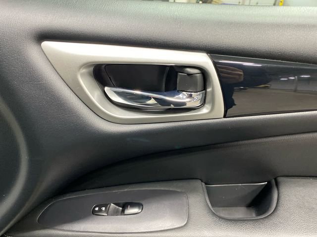 Used 2018 Nissan Pathfinder S image 29
