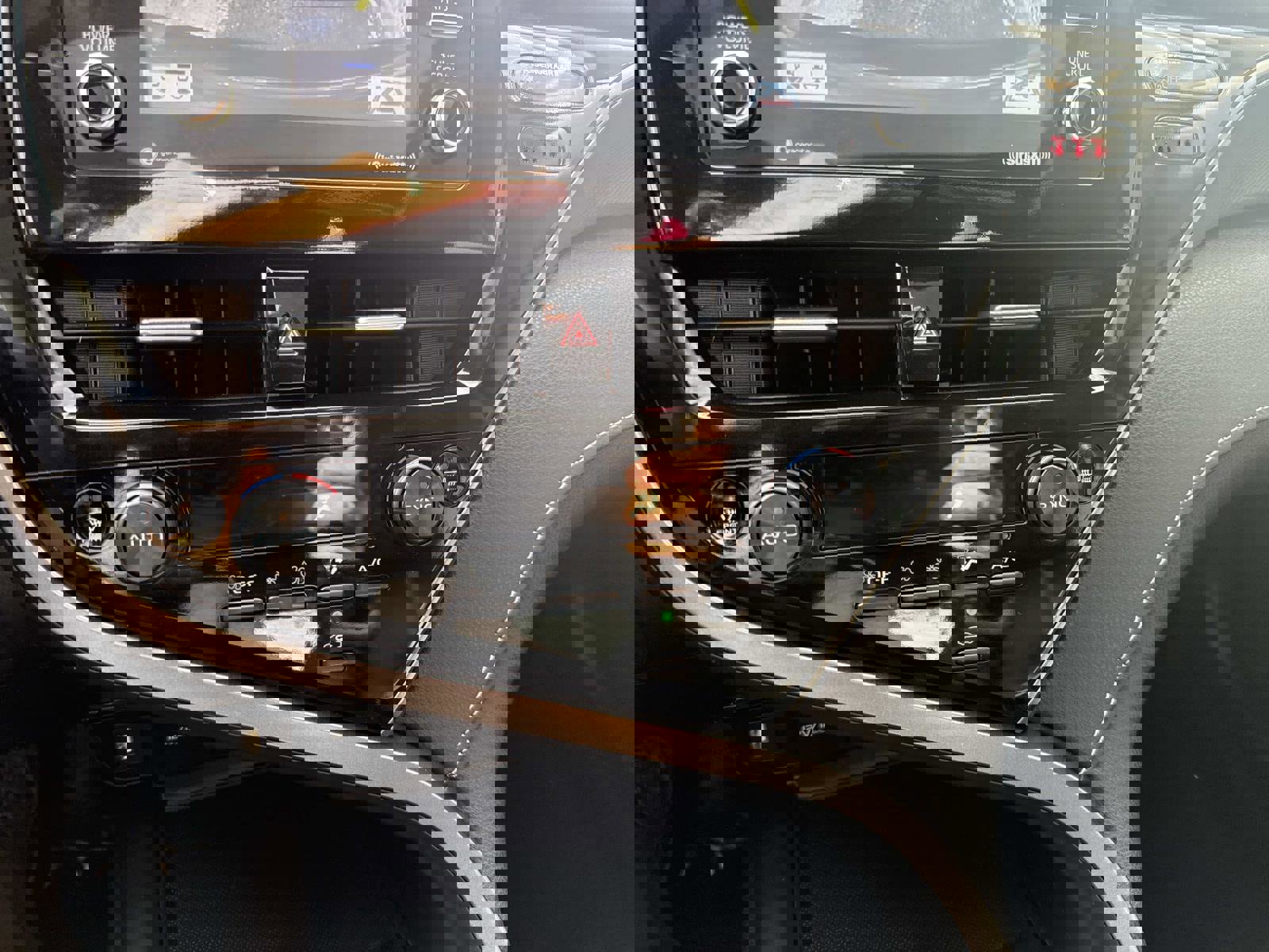 Used 2023 Toyota Camry SE w/ Cold Weather Package image 23