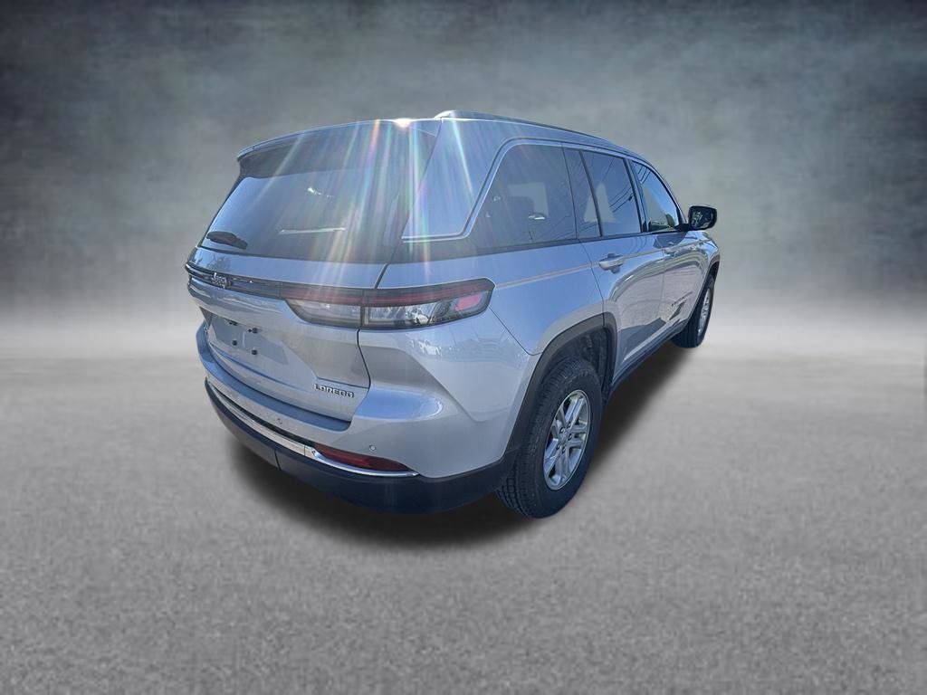 Used 2022 Jeep Grand Cherokee Laredo w/ Luxury Tech Group I AWD/4WD image 5