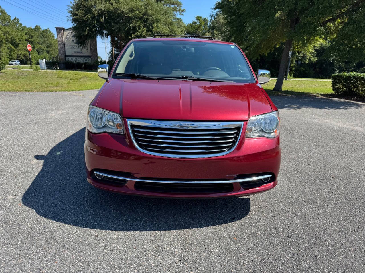 Used 2013 Chrysler Town & Country Touring-L w/ Entertainment Group #2 FWD image 28