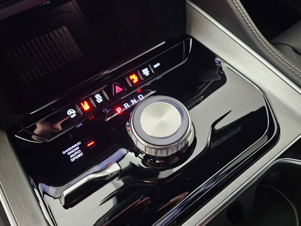 New 2026 Jeep Grand Wagoneer L Limited w/ Rear Seat Video Group I image 31