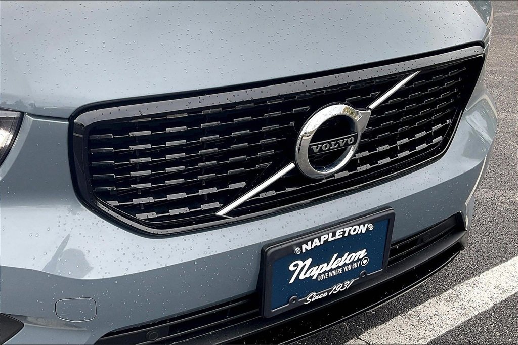 Used 2021 Volvo XC40 T5 R-Design w/ Climate Package image 31