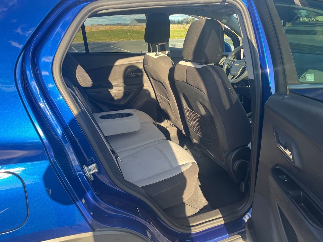 Used 2017 Chevrolet Trax LT w/ Sun & Sound Package image 23