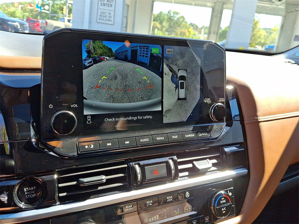Used 2025 Nissan Pathfinder Platinum w/ Black Appearance Package image 15