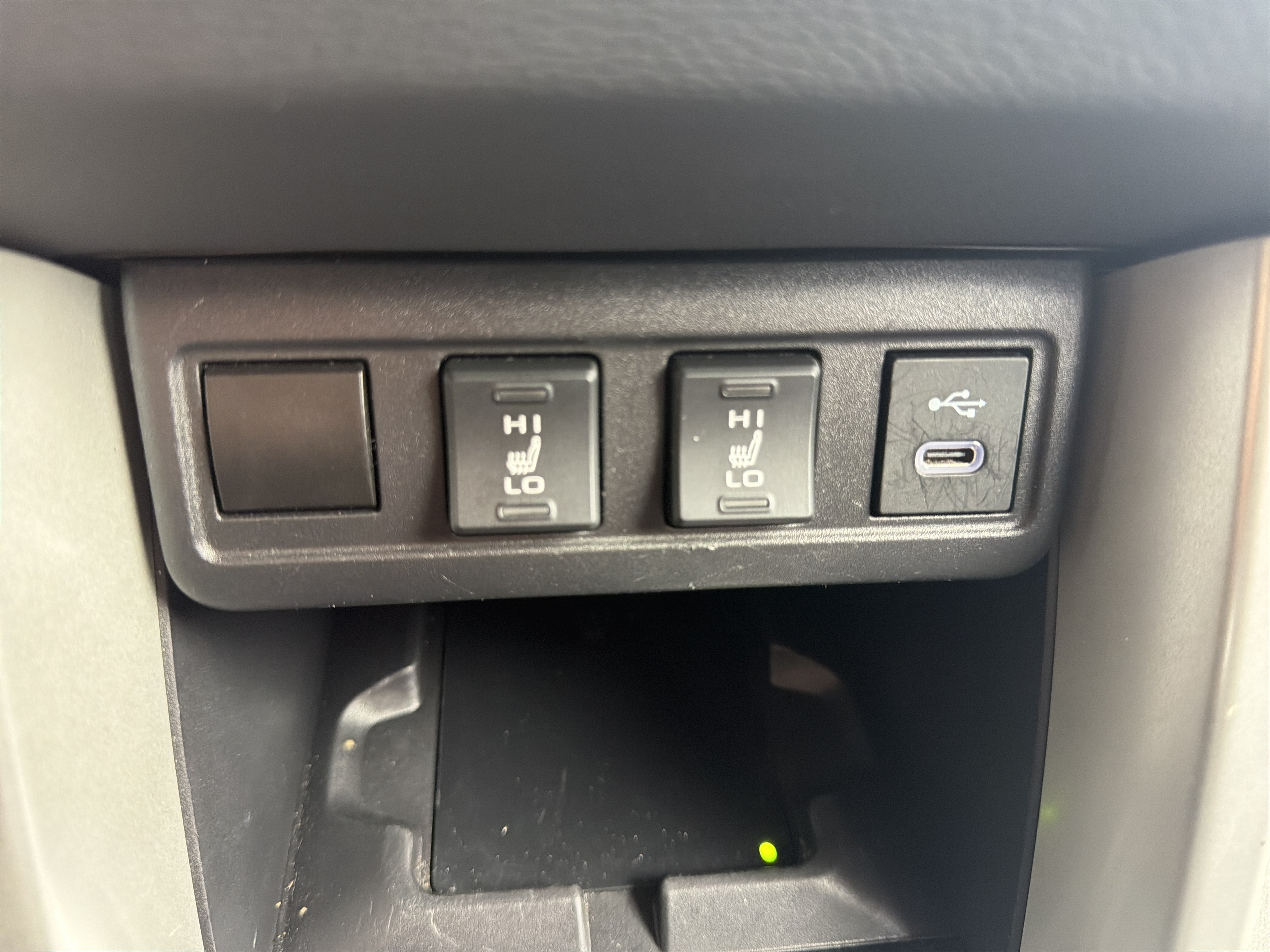Used 2025 Toyota Corolla Cross XLE AWD/4WD image 28