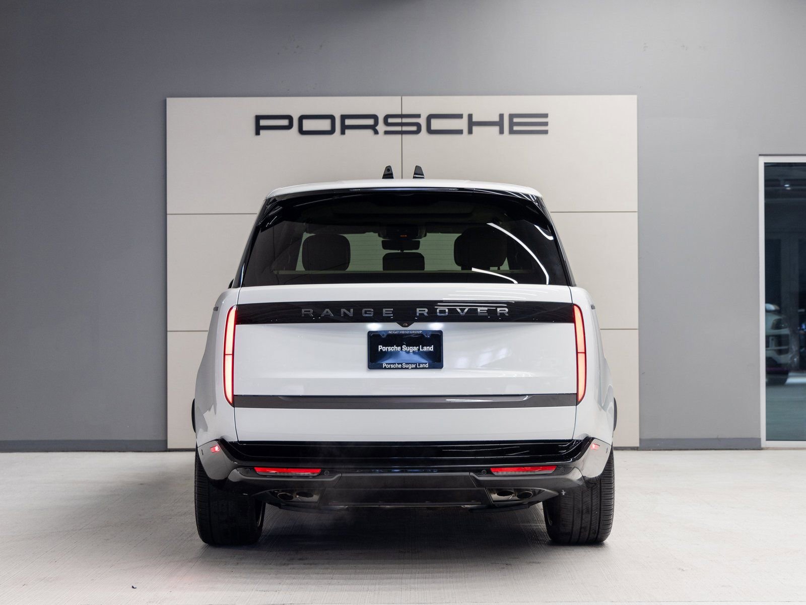 Used 2025 Land Rover Range Rover SE image 6