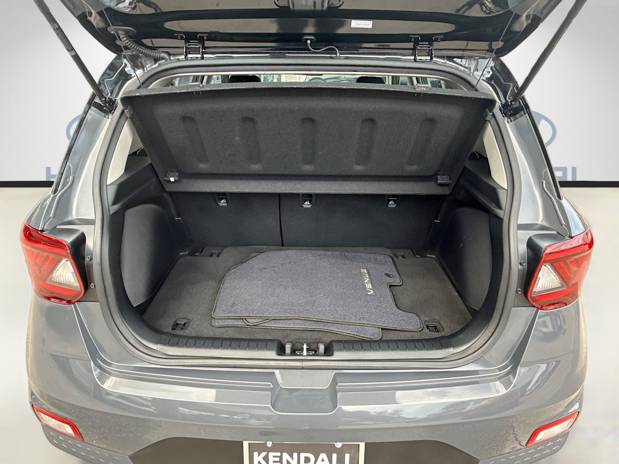 Used 2023 Hyundai Venue Limited w/ Cargo Package FWD image 22