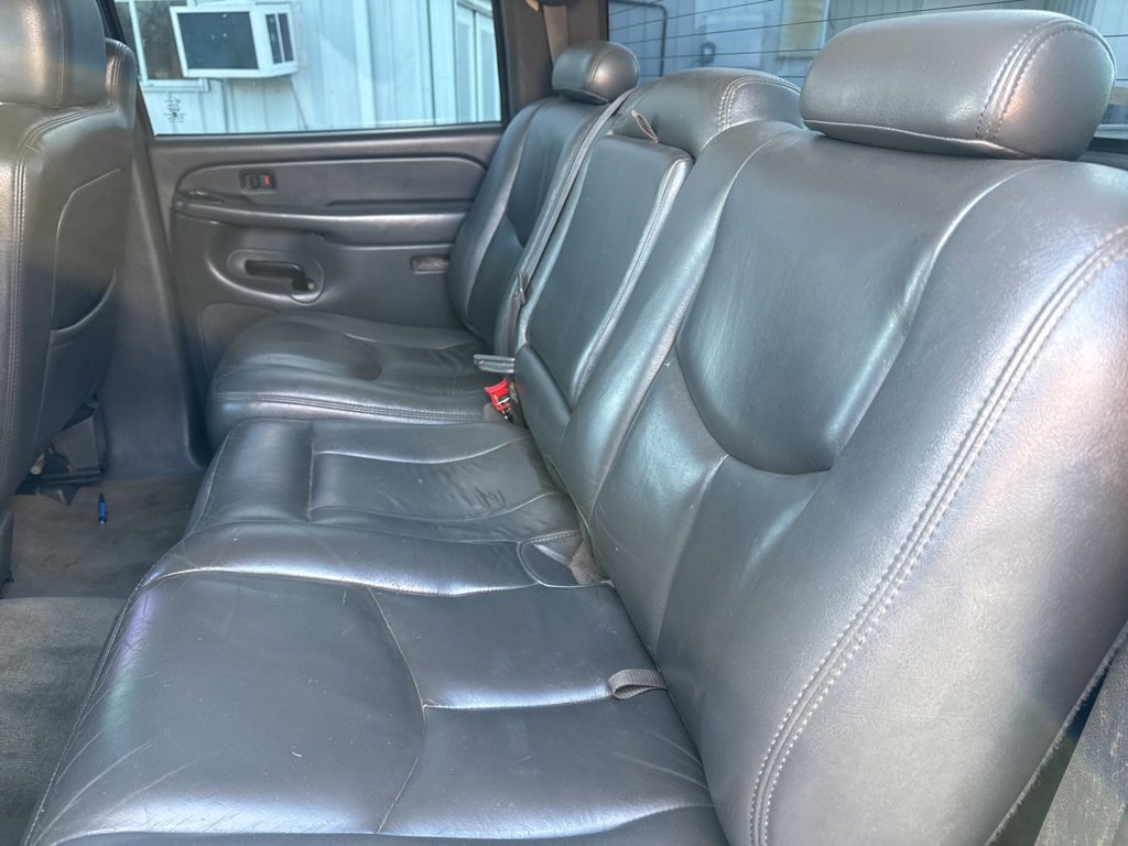 Used 2004 Chevrolet Silverado 2500 LT w/ Heavy-Duty Power Package image 12