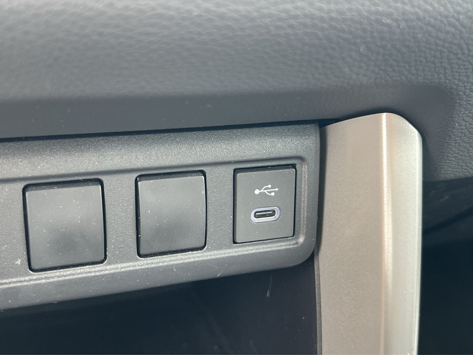 Used 2025 Toyota Corolla Cross AWD Hybrid image 27