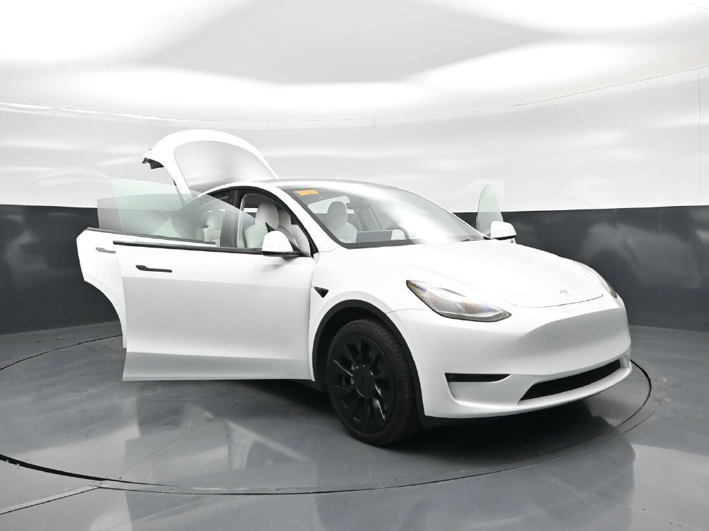 Used 2023 Tesla Model Y Long Range AWD/4WD image 24