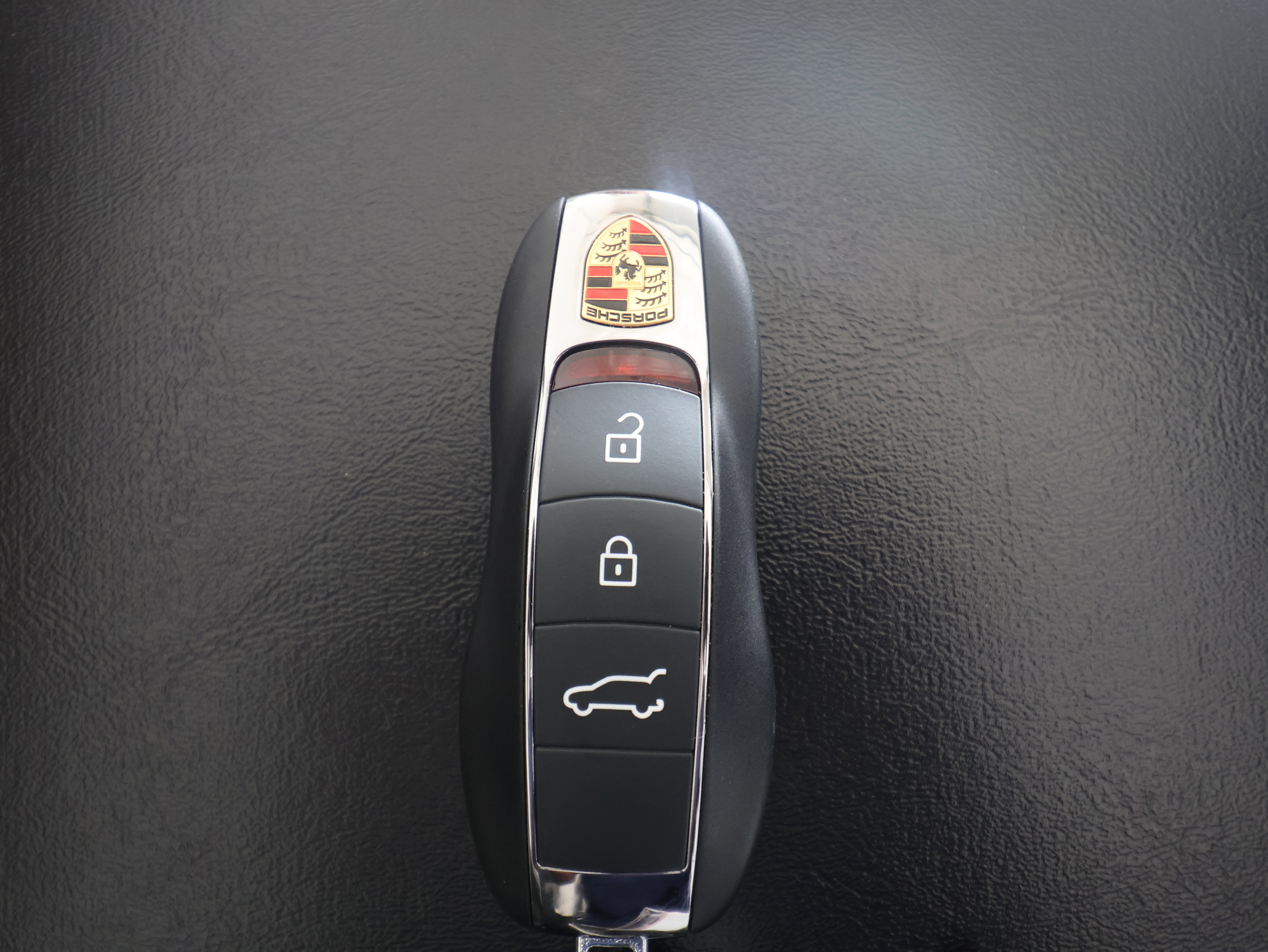 Used 2025 Porsche Macan image 25