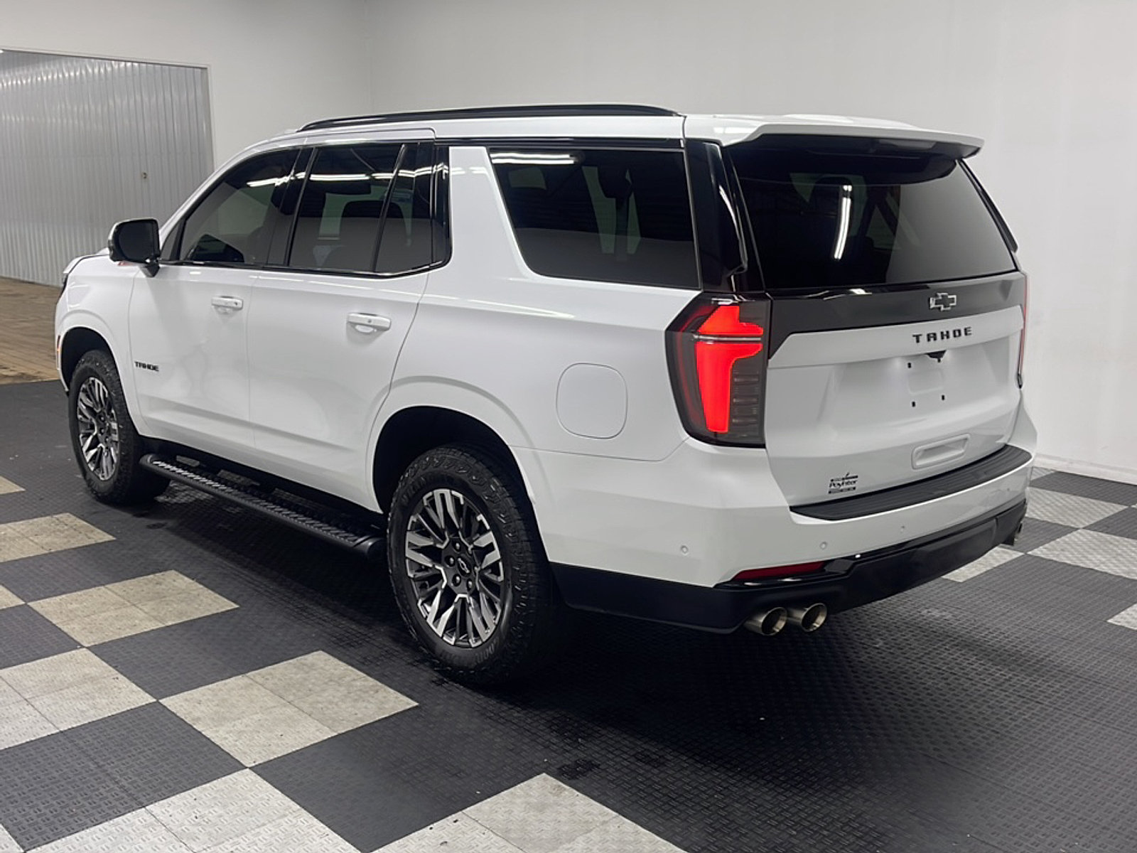 Used 2026 Chevrolet Tahoe Z71 w/ Comfort Package AWD/4WD image 16