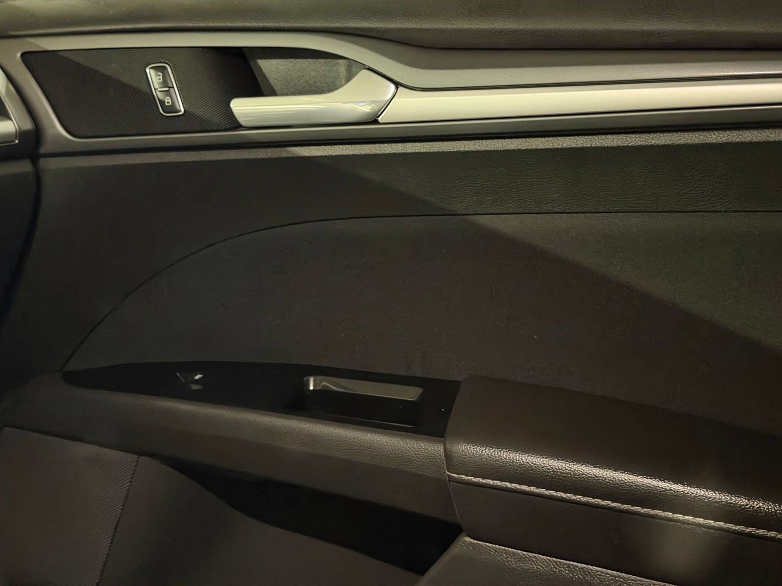 Used 2015 Ford Fusion SE FWD image 28
