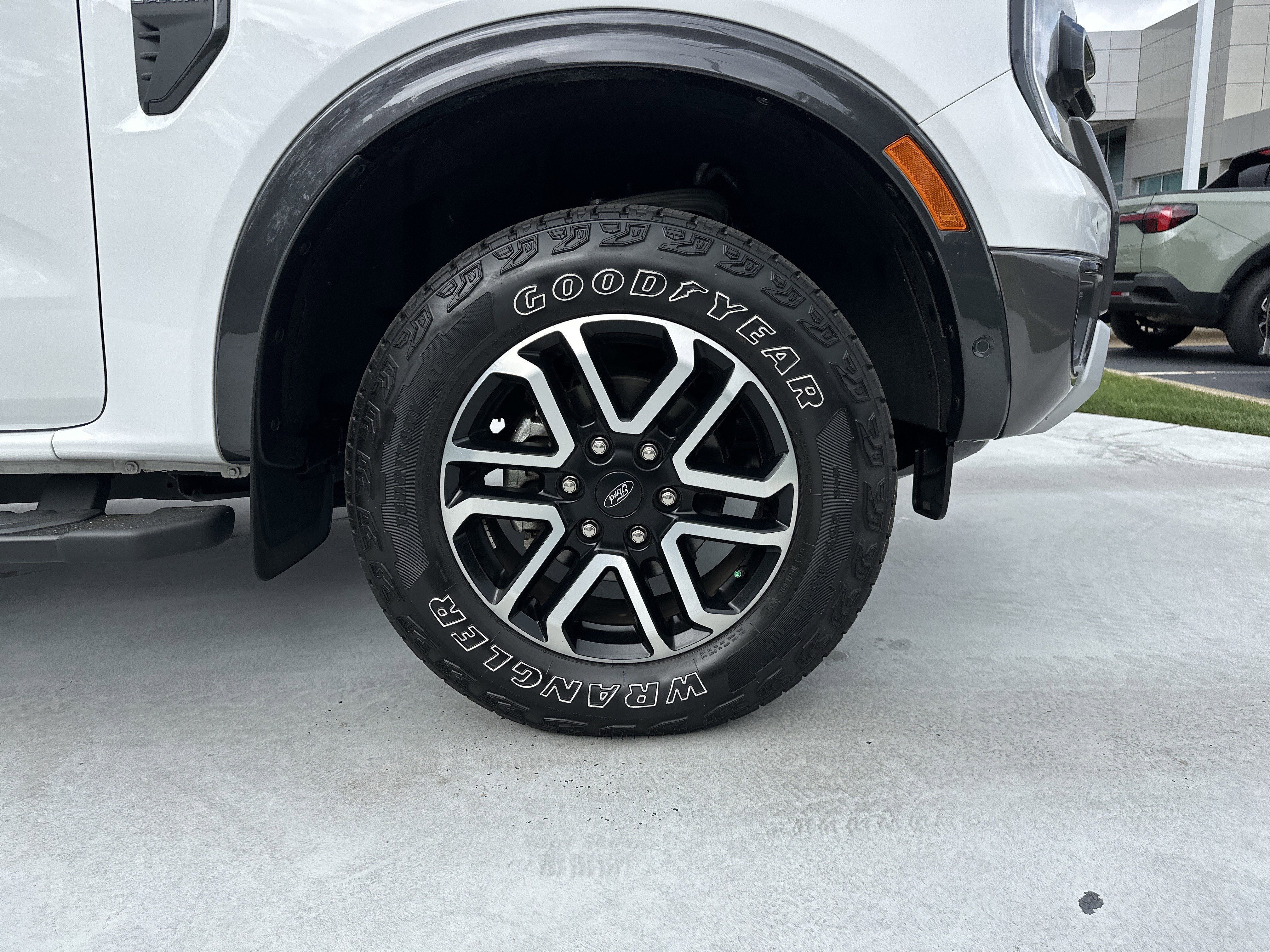 Used 2024 Ford Ranger Lariat w/ FX4 Off-Road Package image 13