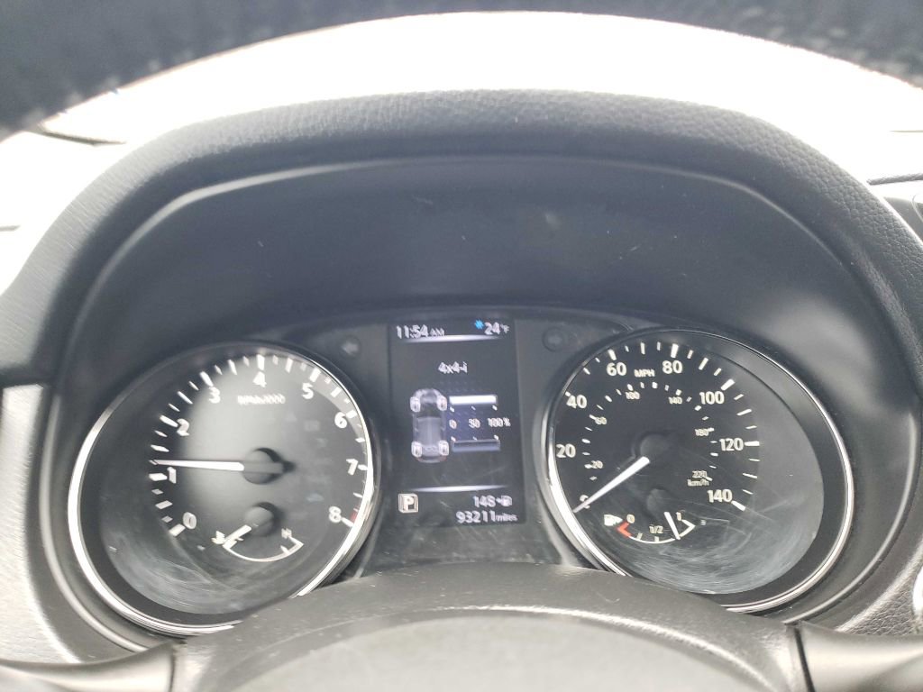 Used 2017 Nissan Rogue Sport SL image 9