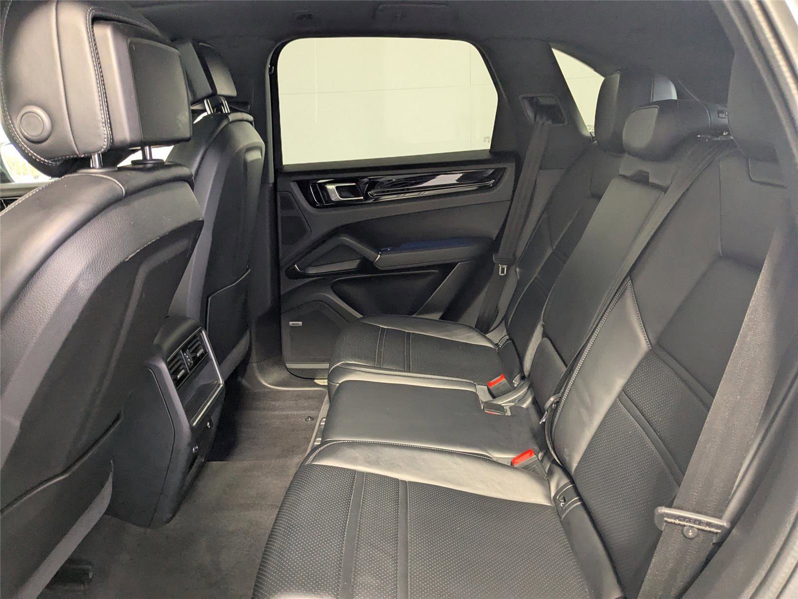 Used 2021 Porsche Cayenne image 27