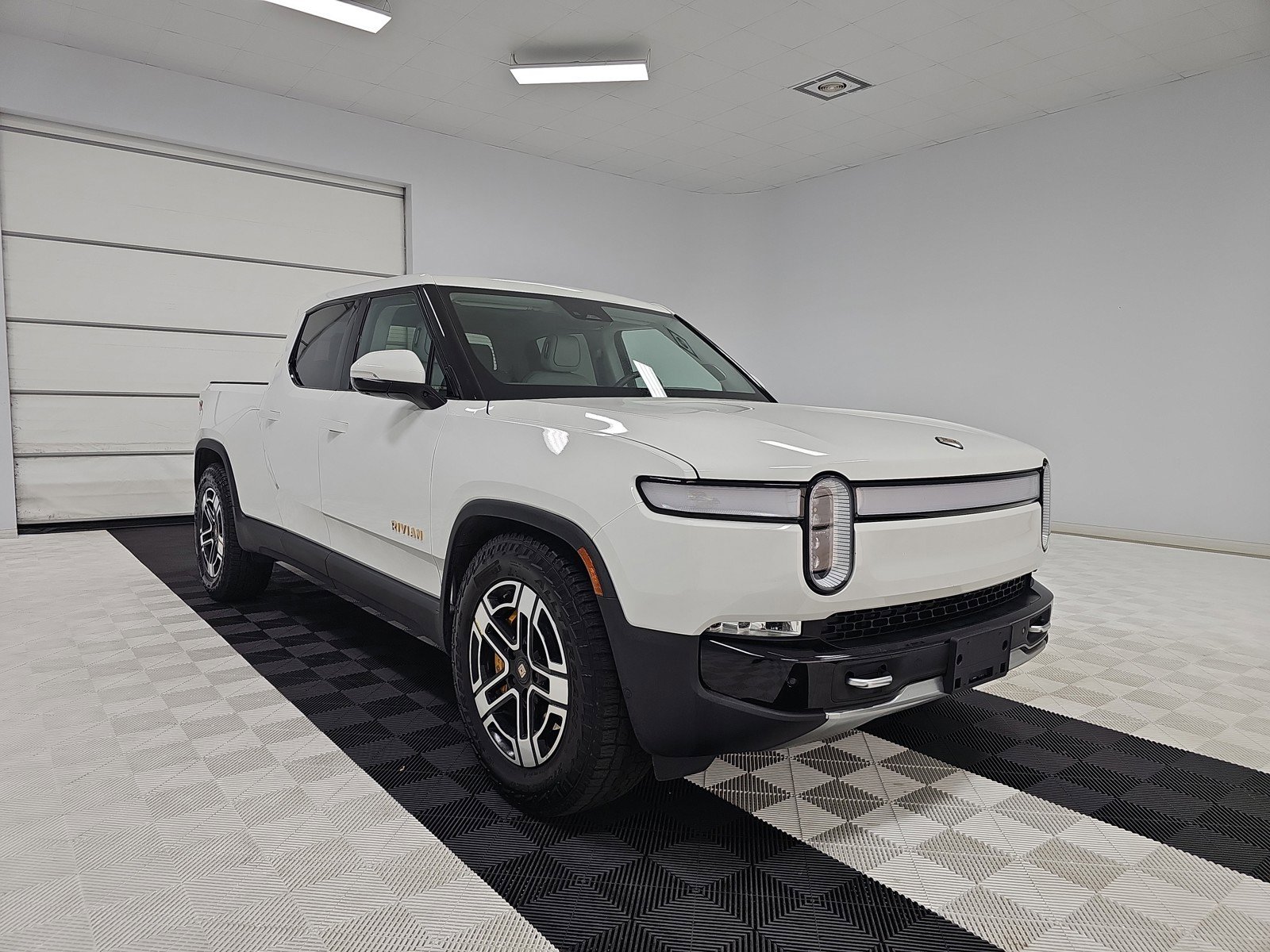 Used 2023 Rivian R1T Adventure image 7