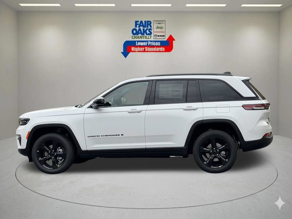 New 2025 Jeep Grand Cherokee Limited w/ Black Appearance Package AWD/4WD image 10