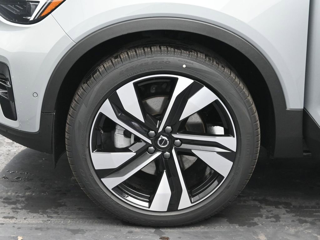 New 2025 Volvo XC40 B5 Ultra w/ Climate Package image 32