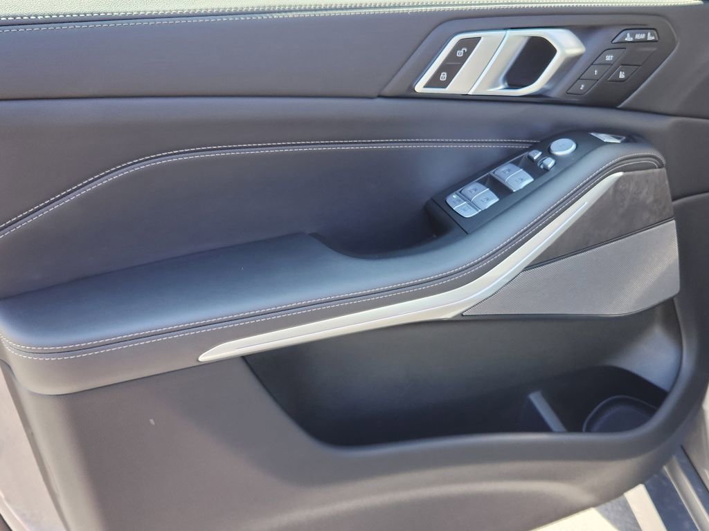 Used 2024 BMW X7 xDrive40i w/ Premium Package image 6