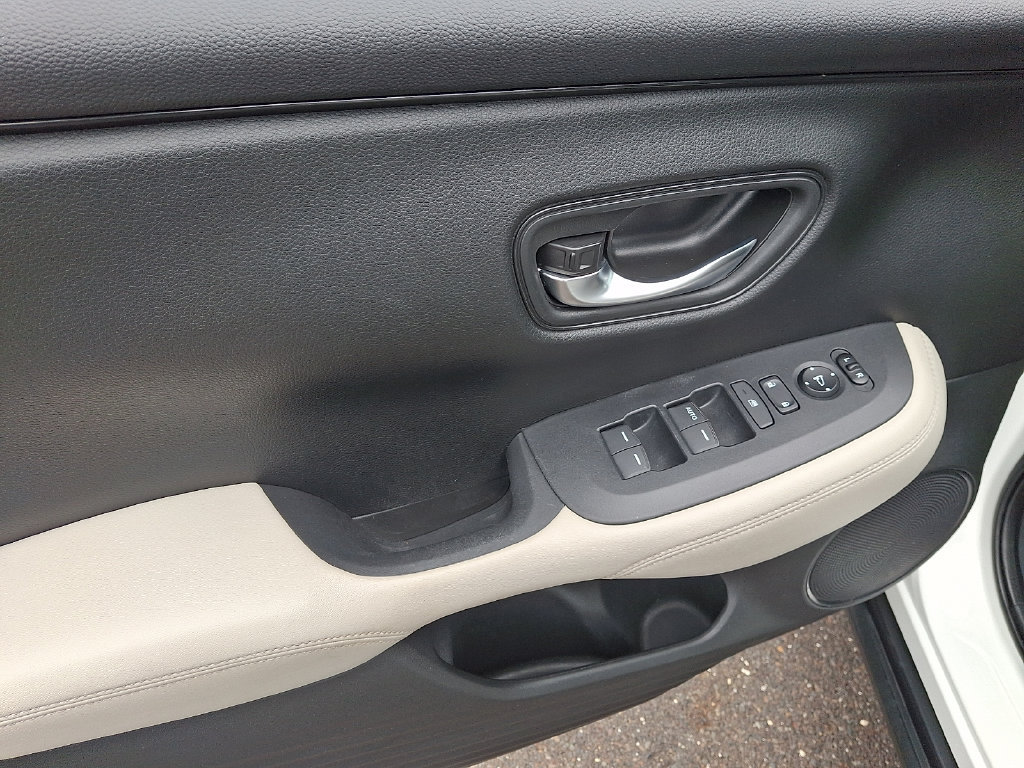 Used 2023 Honda HR-V LX image 13