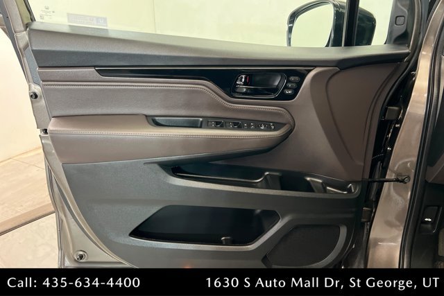 Used 2022 Honda Odyssey Elite image 14