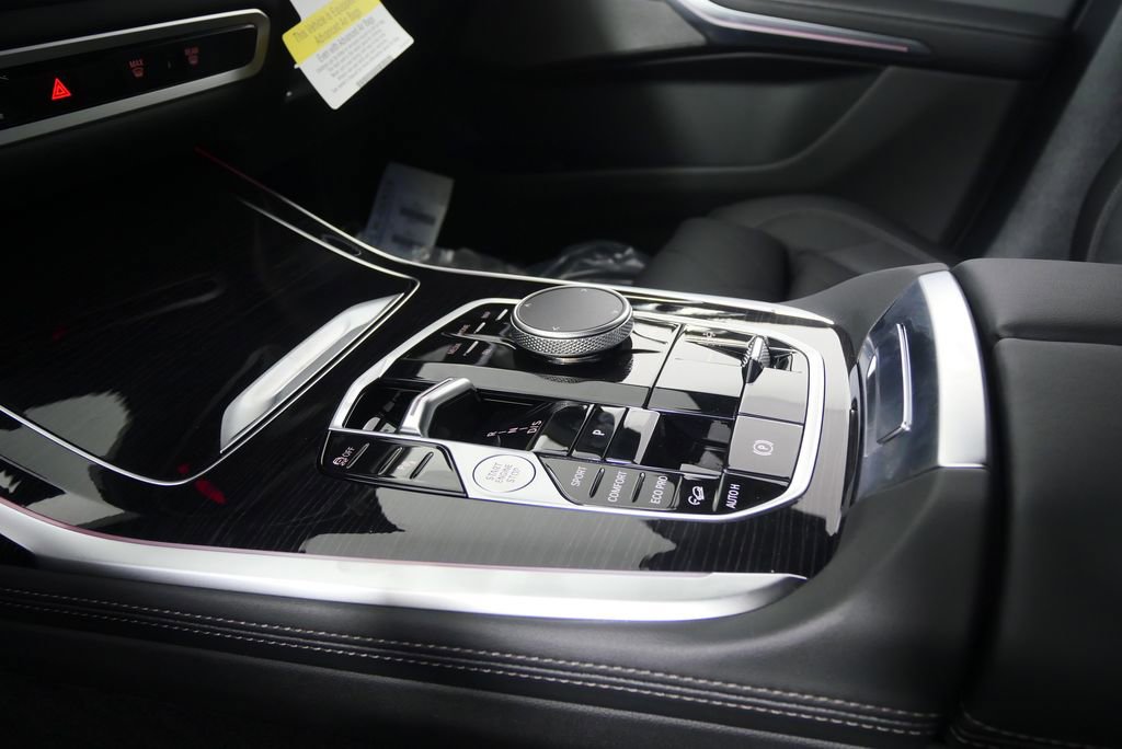 Used 2026 BMW X7 xDrive40i w/ M Sport Package image 25