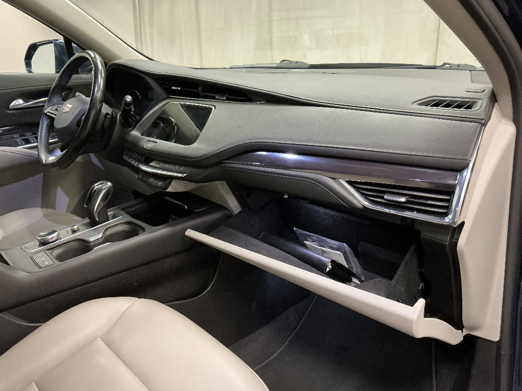Used 2019 Cadillac XT4 Luxury w/ Cold Weather Package FWD image 30