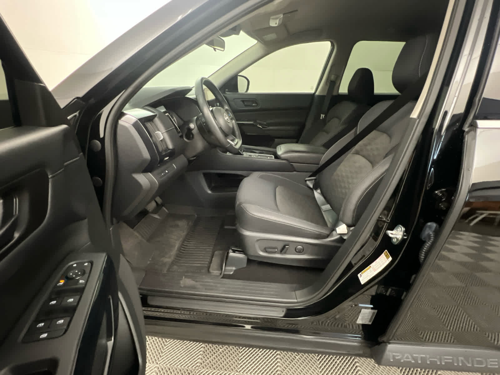 Used 2023 Nissan Pathfinder SV FWD image 13